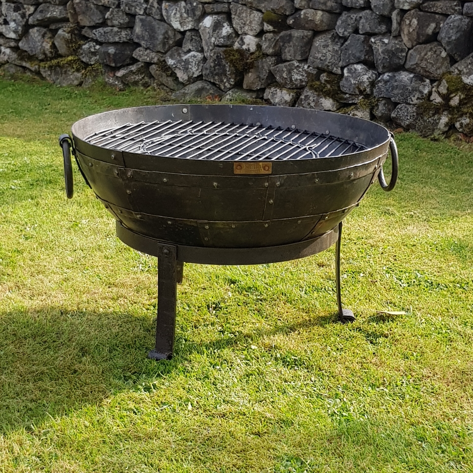 https://www.burntrock.co.uk/user/products/60cm-kadai-firebowl-on-low-gothic-stand.jpg